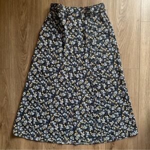 Uniqlo Floral Midi Skirt Women’s XS Navy Blue Daisy Print Button Front A-Line